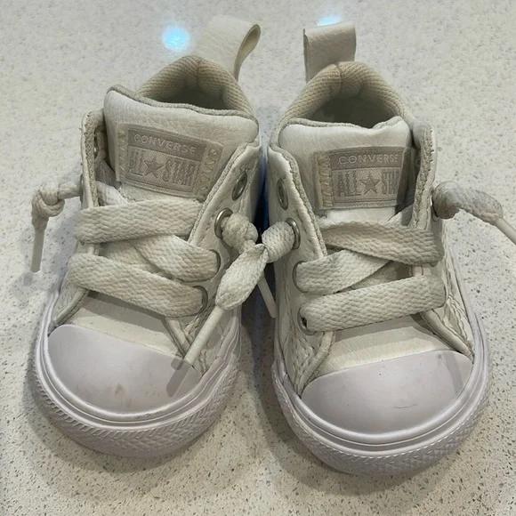All Stars Converse White Baby Sneakers Size 2 - Picture 1 of 11